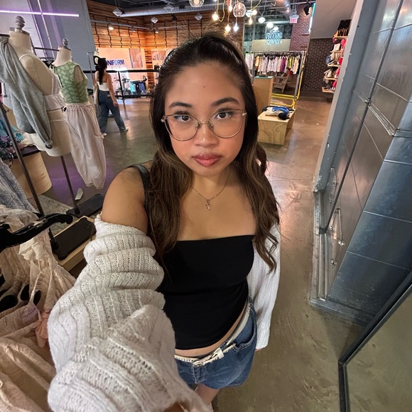 Meet your Posher, Bri - Picture 1 of 4